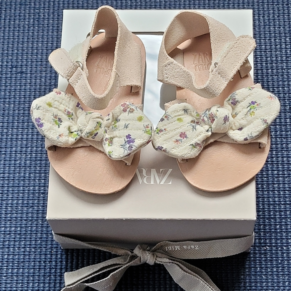 Zara mini Leather bow sandals